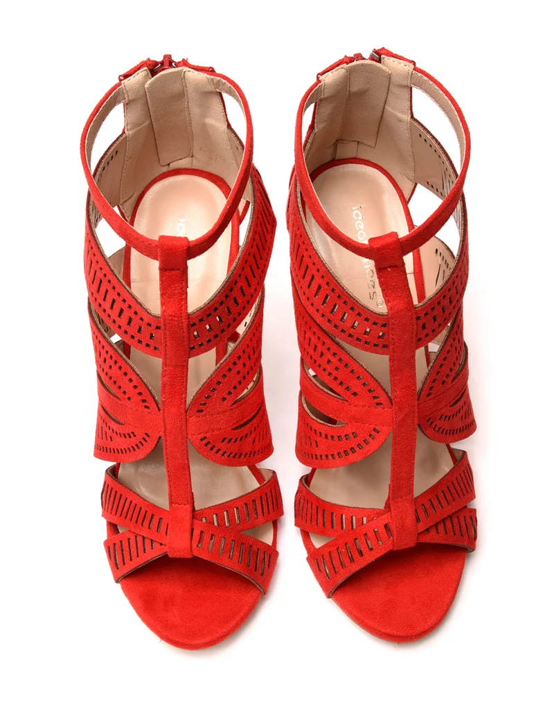 Sandales rouges à talons & détails multiples