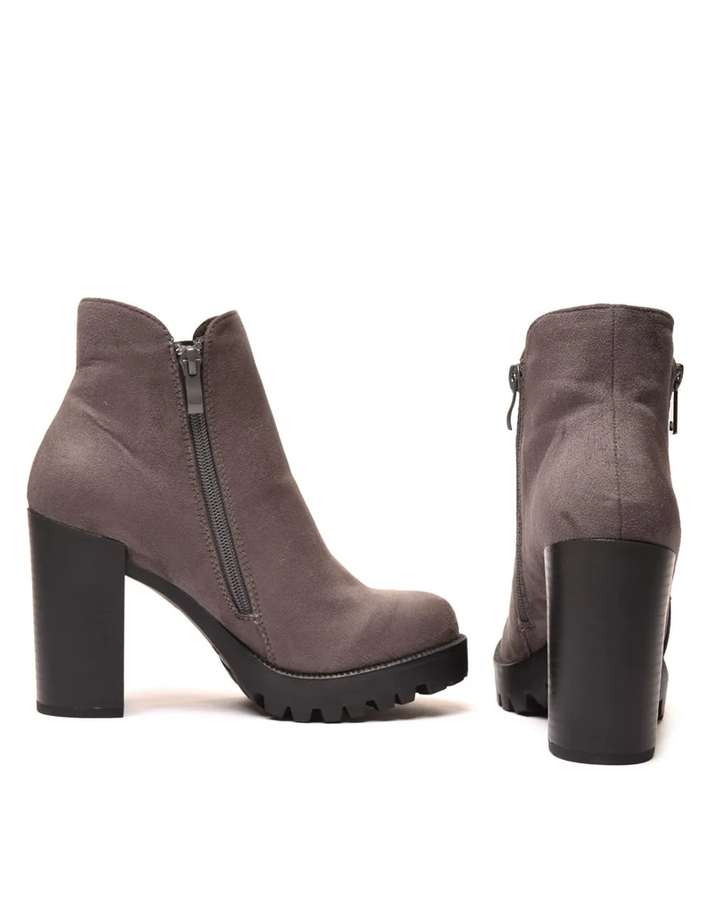 Bottines en suédine grises avec grosse semelle et talon