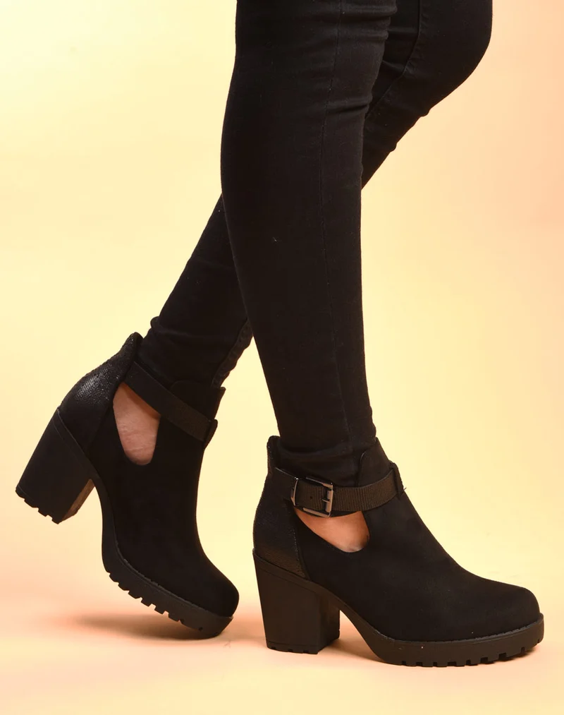Bottines ajourées noires avec sangle à boucle
