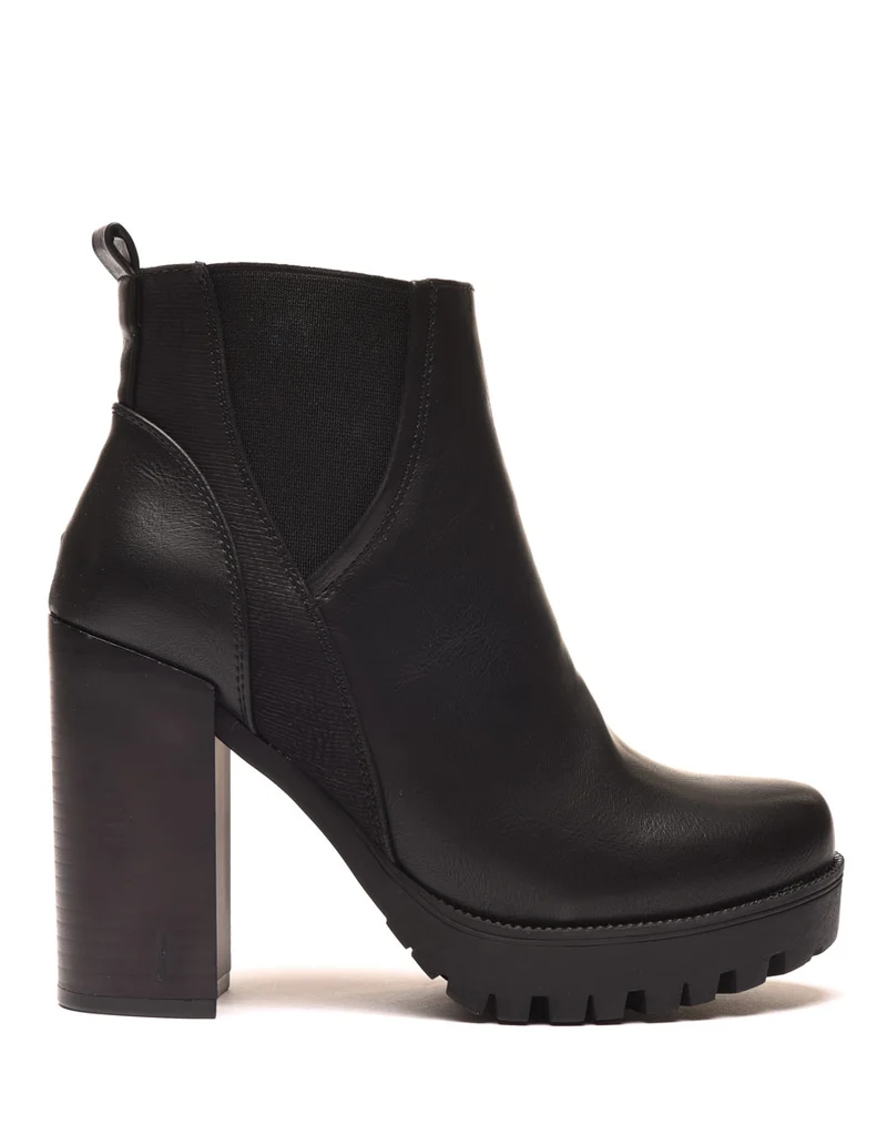 Bottines noires à talons et semelle épaisse
