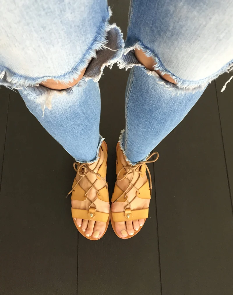 Nu-pieds camel à lacet