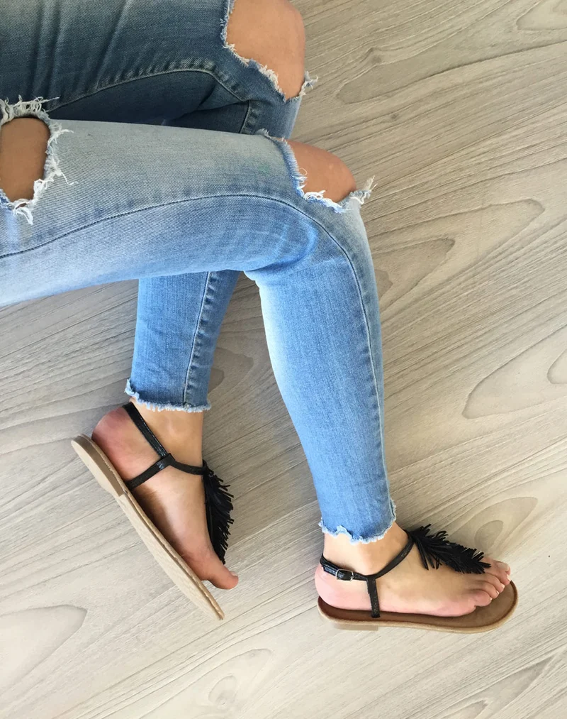 Nu-pieds noir avec franges