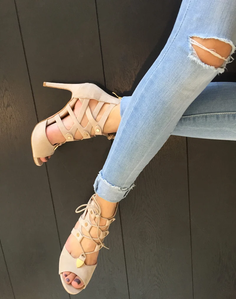 Escarpin beige à lacet
