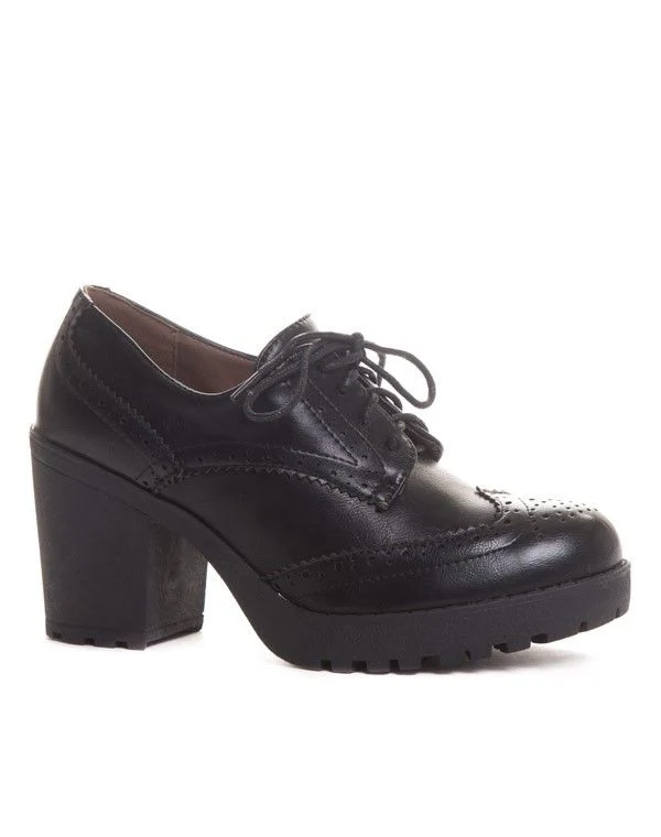 Derbies à plateforme noire