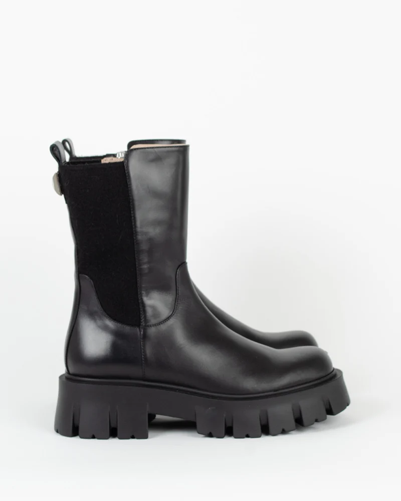 Boots 7 am