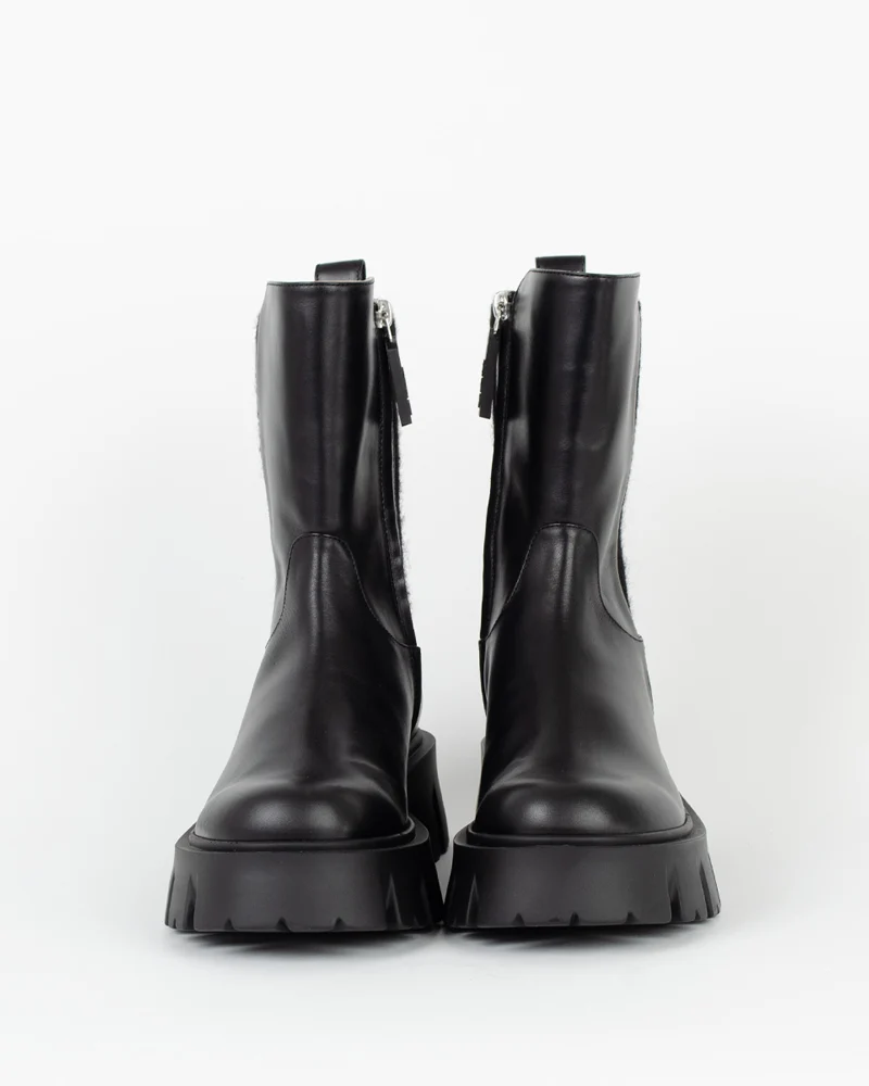 Boots 7 am