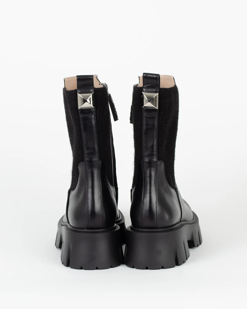Boots 7 am