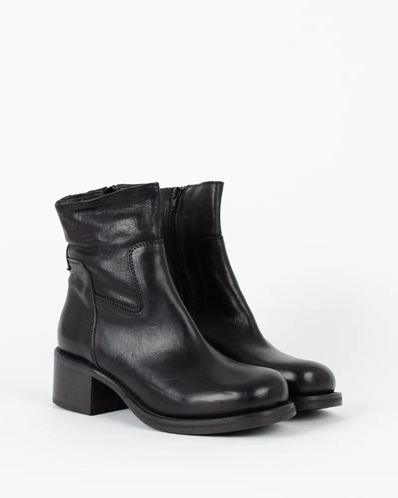 Boots moma