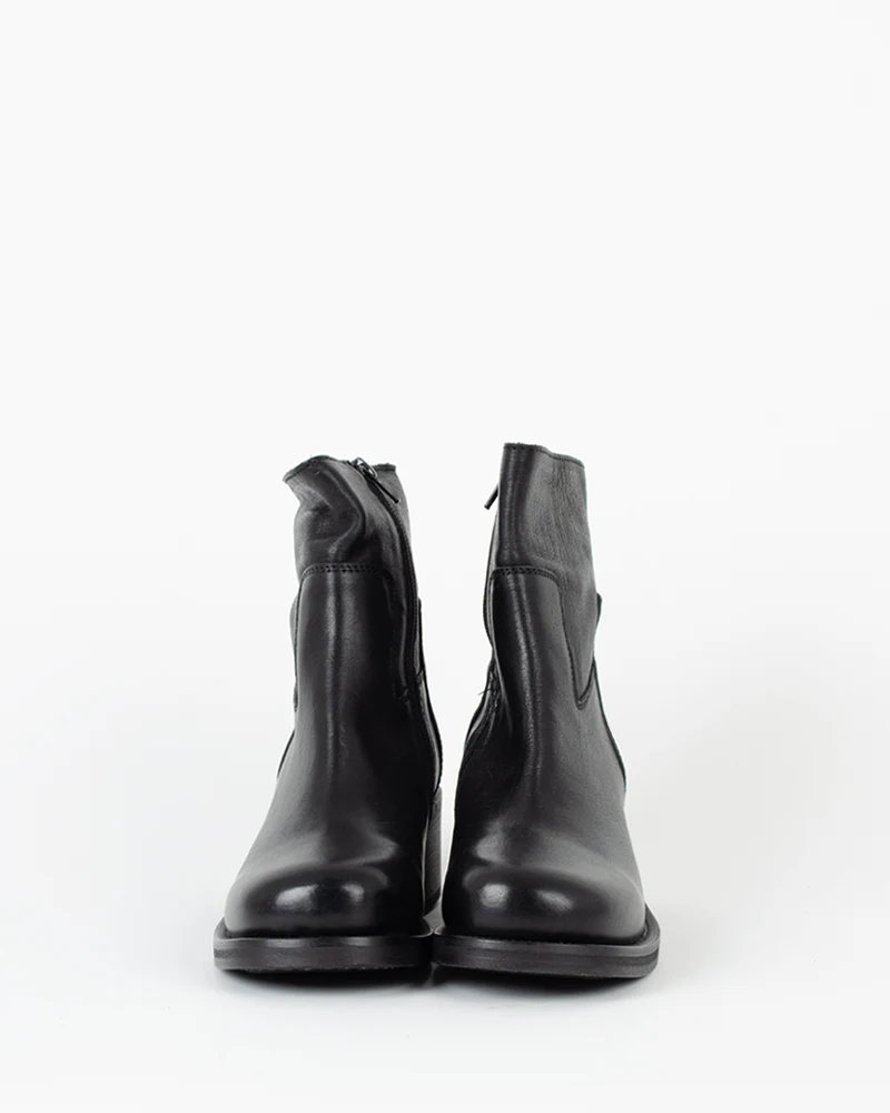 Boots moma