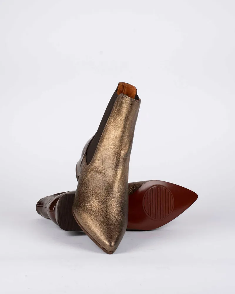 Boots chie mihara