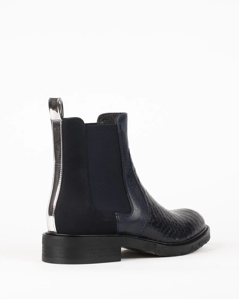 Boots billi bi