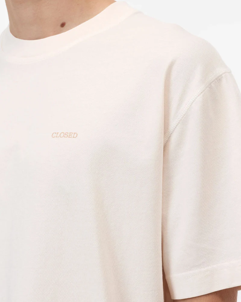 Tee shirt closed