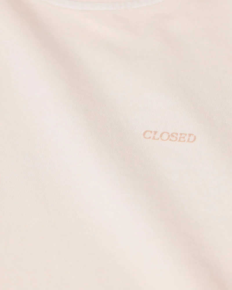 Tee shirt closed