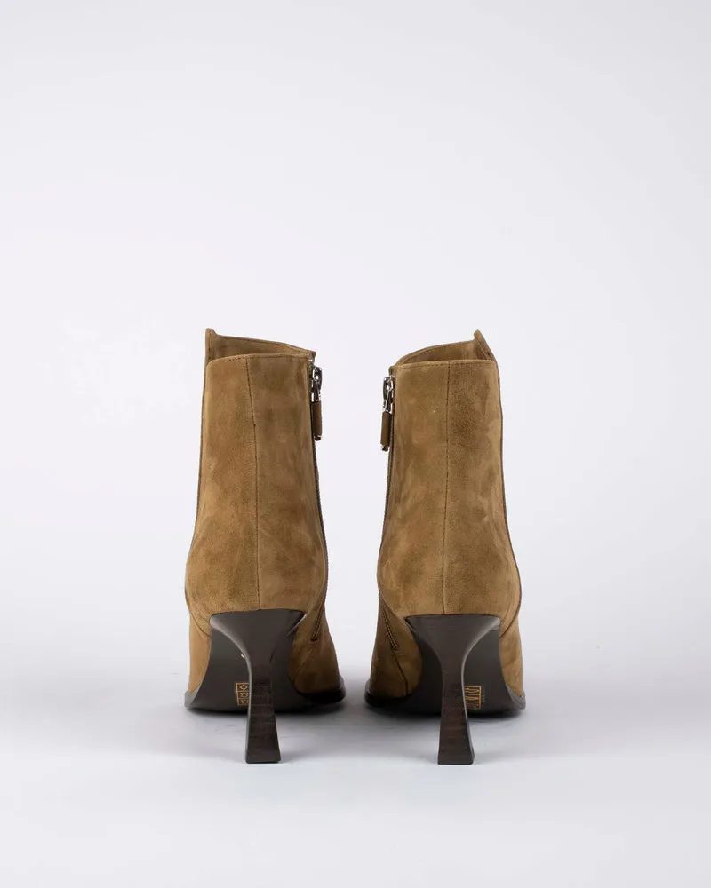 Boots lola cruz