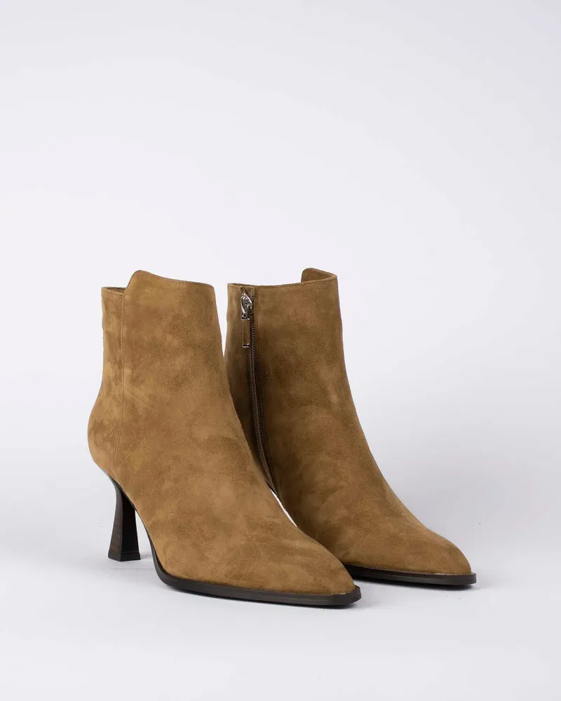Boots lola cruz