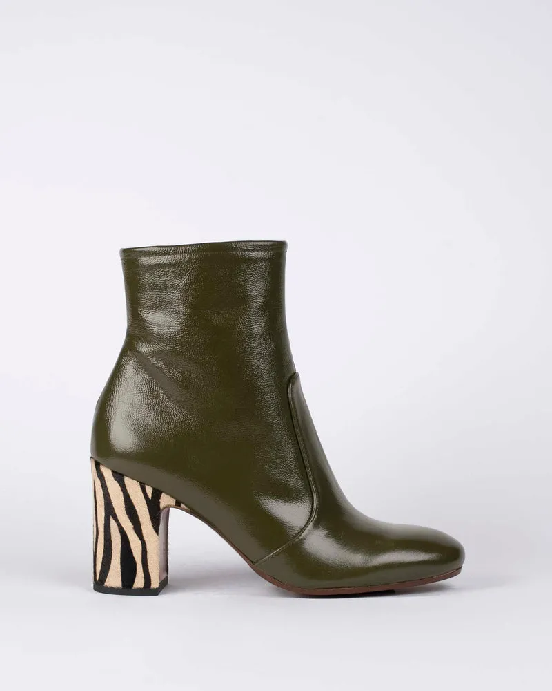 Boots chie mihara
