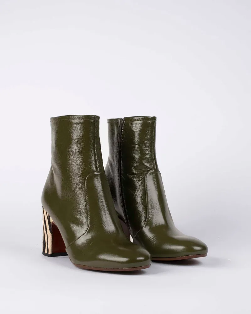 Boots chie mihara