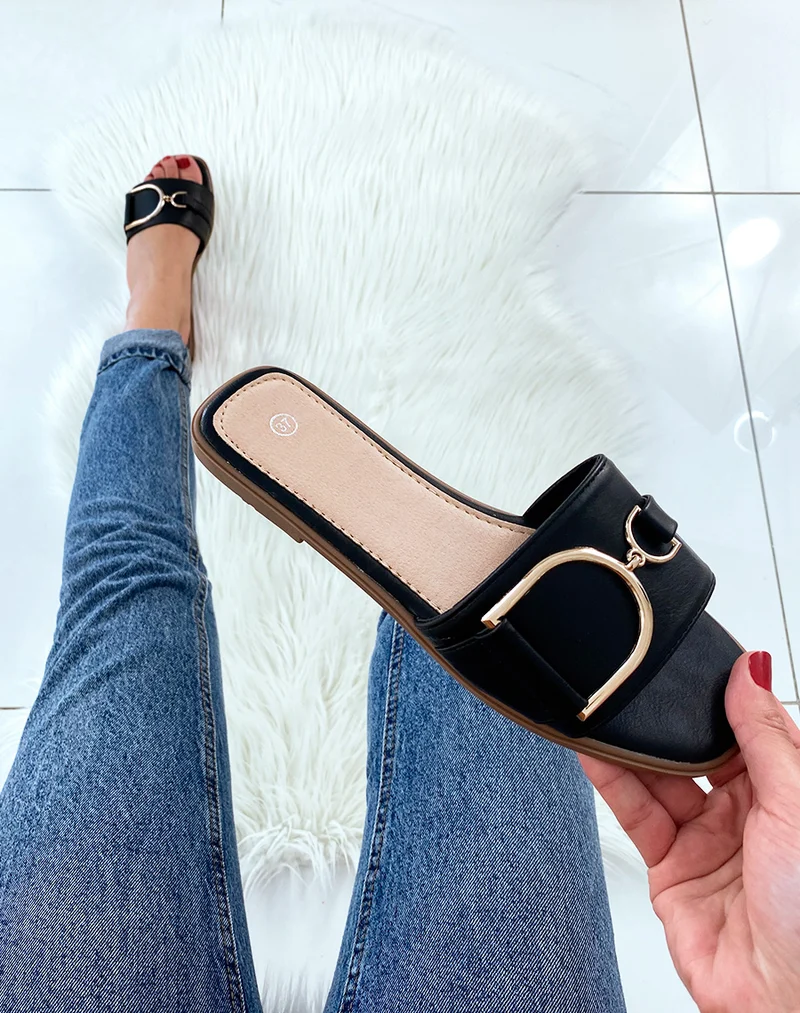 Mules noires à grosses boucles