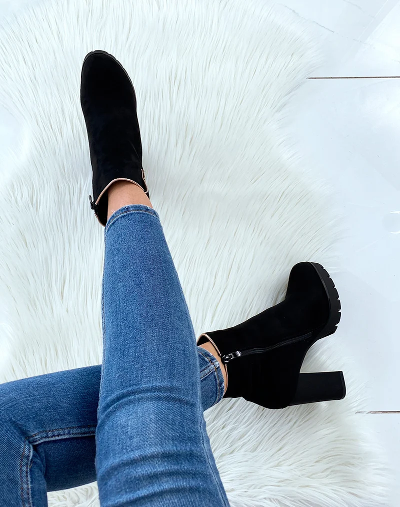 Bottines en suédine noires à talons