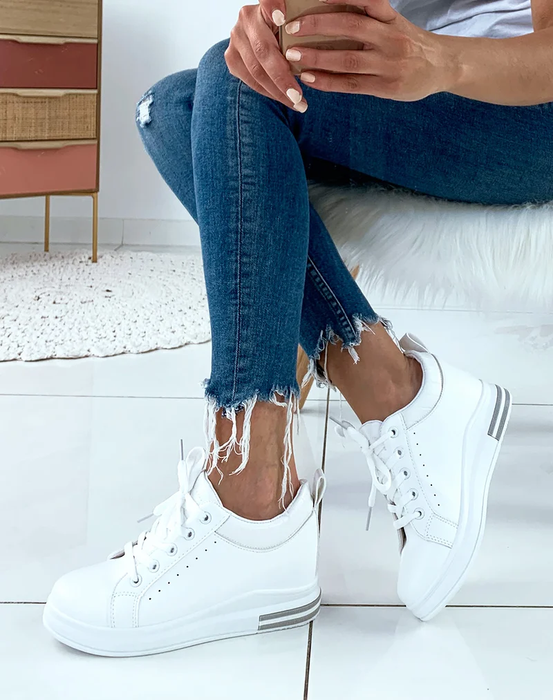 Baskets blanches compensées à empiècements blanc effet croco
