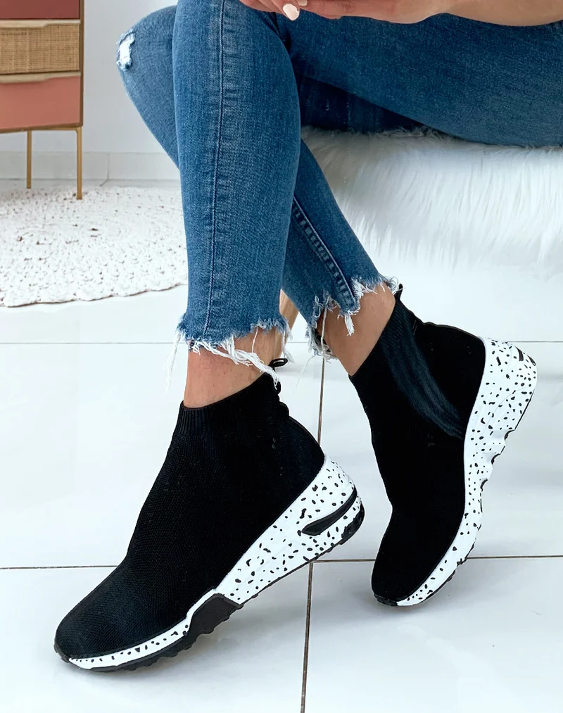 Baskets noires en forme de chaussettes à semelles fantaisies