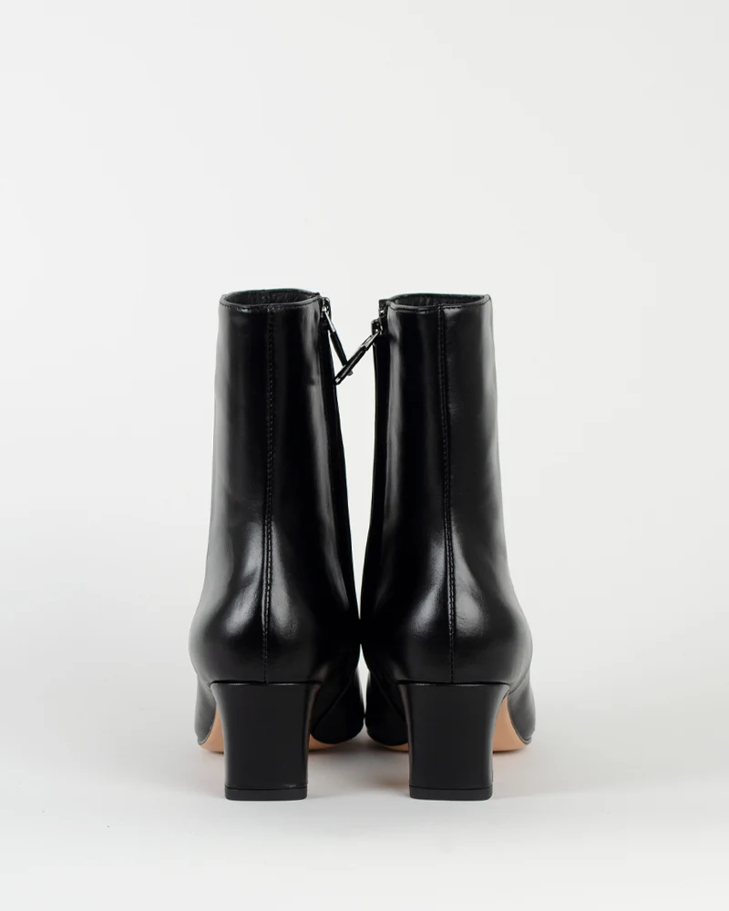 Boots lola cruz