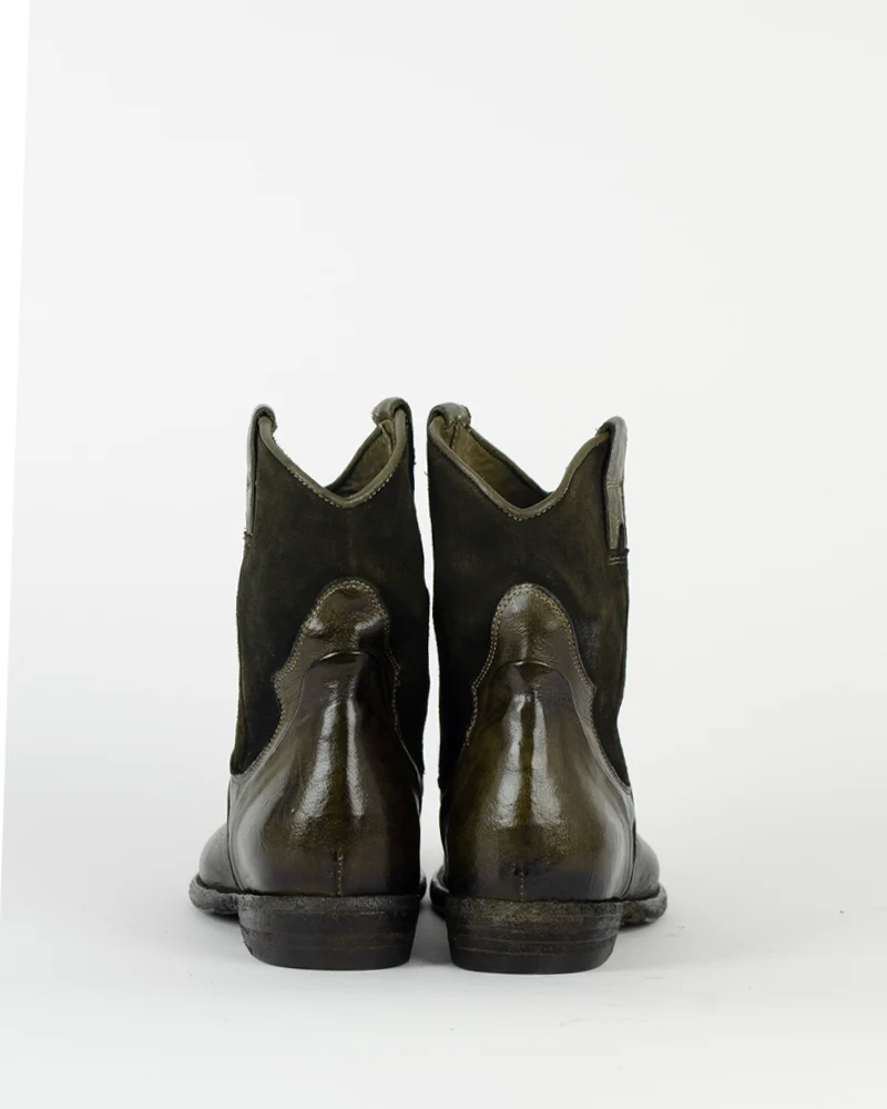 Boots jo ghost