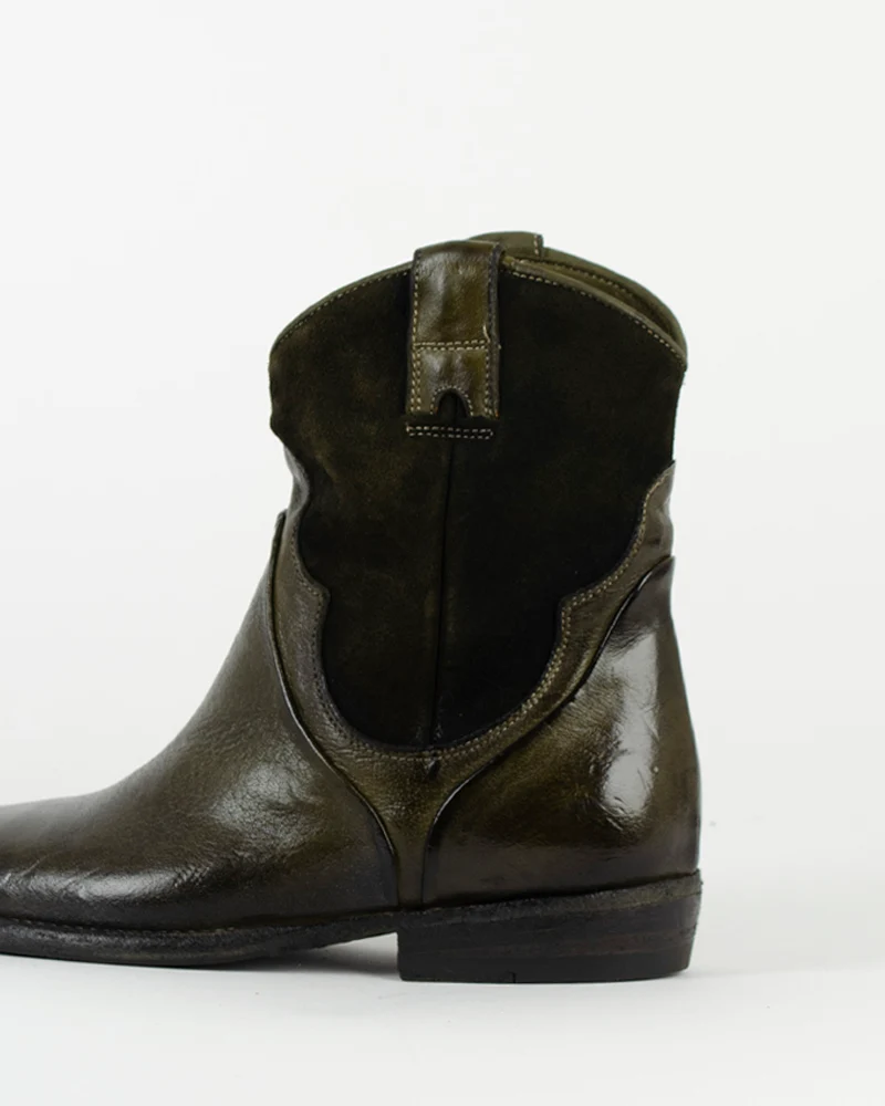 Boots jo ghost