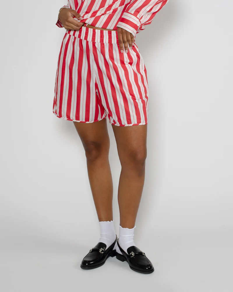 Short petite mendigote