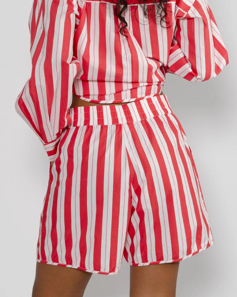 Short petite mendigote